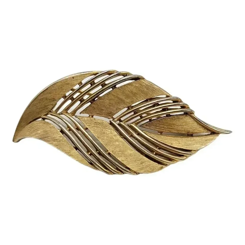 Trifari Gold Toned Variegated Smooth And Textured Leaf Brooch
